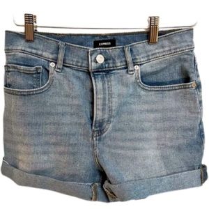 2 for $22 EXPRESS WOMENS DENIM CUFFED SHORTS. Size 6R